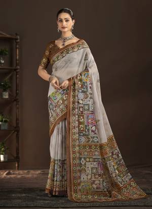 Attractive These Fastive And Party Wear Saree in Fine Colored.These Saree And Blouse is Fabricated On Crepe Silk.Its Beautified With Designer Digital Foil Printed.