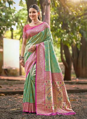 Attractie These Fastive And Party Wear Saree in Fine Colored.These Saree And Blouse is Fabricated On Kanjivaram Silk.Its Beautified With Woven Designer.