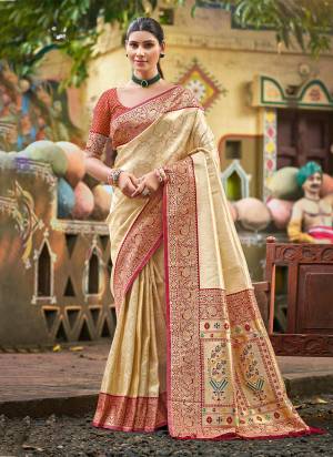 Attractie These Fastive And Party Wear Saree in Fine Colored.These Saree And Blouse is Fabricated On Kanjivaram Silk.Its Beautified With Woven Designer.