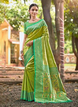 Attractie These Fastive And Party Wear Saree in Fine Colored.These Saree And Blouse is Fabricated On Kanjivaram Silk.Its Beautified With Woven Designer.