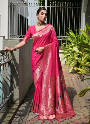 Looking These Festive Wear Saree in Fine Colored.These Saree And Blouse is Fabricated On Banarasi Silk.Its Beautified With Woven Jari Designer Meenakari Pallu.