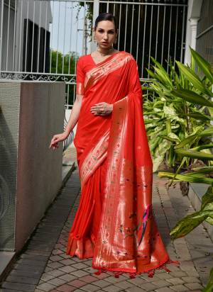 Looking These Festive Wear Saree in Fine Colored.These Saree And Blouse is Fabricated On Banarasi Silk.Its Beautified With Woven Jari Designer Meenakari Pallu.