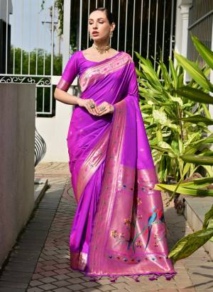 Looking These Festive Wear Saree in Fine Colored.These Saree And Blouse is Fabricated On Banarasi Silk.Its Beautified With Woven Jari Designer Meenakari Pallu.