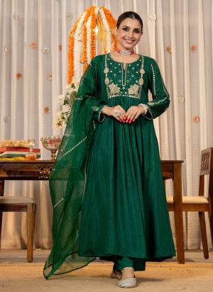 Garb These Beautiful Looking Readymade Suits.These Top Are Chanderi Silk And Bottom Are Chanderi Silk And Organza Dupatta Fabricated.Its Beautified  With Disigner Embroidery Work.