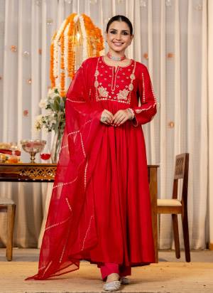 Garb These Beautiful Looking Readymade Suits.These Top Are Chanderi Silk And Bottom Are Chanderi Silk And Organza Dupatta Fabricated.Its Beautified  With Disigner Embroidery Work.