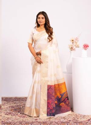 Garb These Festive And Party Wear Saree in Fine Colored.These Saree And Blouse is Fabricated On Banarasi Silk.Its Beautified With Woven Jari Designer Resham Peacock Pallu.