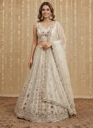 For A Fancy Designer Look,Grab These Lehenga Choli With Dupatta in Fine Colored.These Lehenga And Choli Are Net And Dupatta Are Fabricated On Organza Pair.Its Beautified With Fancy Dori, Sequance,Jari,Thread Embroidery,Zarcon Diamond Work. 