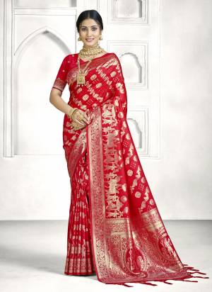 Attractive These Party Wear Saree in Fine Colored.These Saree And Blouse is Fabricated On Banarasi Silk.Its Beautified With Weaving Jari Designer.