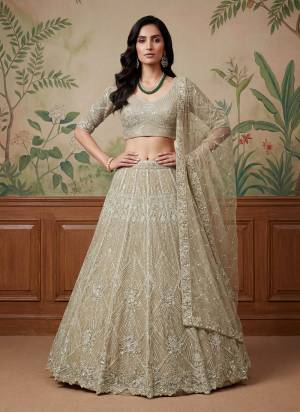 For A Fancy Designer Look,Grab These Lehenga Choli With Dupatta in Fine Colored.These Lehenga And Choli Are Net And Dupatta Are Fabricated On Net Pair.Its Beautified With Fancy Motif,Dori, Sequance Embroidery,Crystal Pipe Hand Work. 