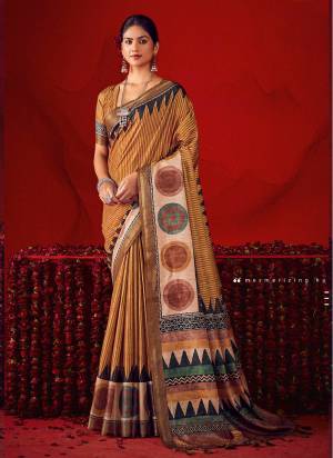 Garb These Traditinol Party Wear Saree in Fine Colored.These Saree Gathan Silk And Blouse is Fabricated On Gathan Silk Pair.Its Beautified With Woven Border Designer With Digital Printed.