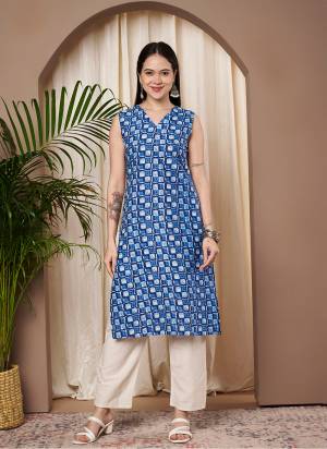 Garb These Beautiful Looking Readymade Long Kurti.These Kurti Fabricated On Cotton.Its Beautified With Designer Printed.