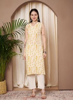 Garb These Beautiful Looking Readymade Long Kurti.These Kurti Fabricated On Cotton.Its Beautified With Designer Printed.