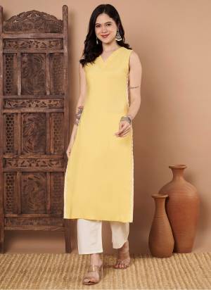 Garb These Beautiful Looking Readymade Long Kurti.These Kurti Fabricated On Cotton.Its Beautified With Solid Designer.