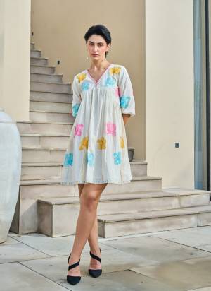 Attractive These Beautiful Looking Readymade Tunic Kurti.These Kurti Fabricated On Cotton.Its Beautified With Designer Embroidery Work.