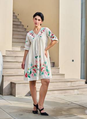 Attractive These Beautiful Looking Readymade Tunic Kurti.These Kurti Fabricated On Cotton.Its Beautified With Designer Embroidery Work.