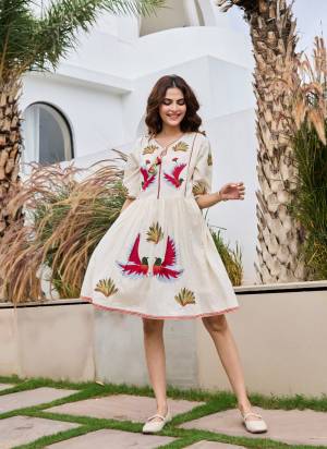 Attractive These Beautiful Looking Readymade Tunic Kurti.These Kurti Fabricated On Cotton.Its Beautified With Designer Embroidery Work.