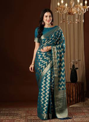 Grab These Party Wear Saree in Fine Colored Pair With Blouse.These Saree and Blouse Are Fabricated On Georgette.Its Beautified With Woven Jacquard Jari Lahariya Designer.