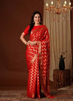 Grab These Party Wear Saree in Fine Colored Pair With Blouse.These Saree and Blouse Are Fabricated On Georgette.Its Beautified With Woven Jacquard Jari Lahariya Designer.