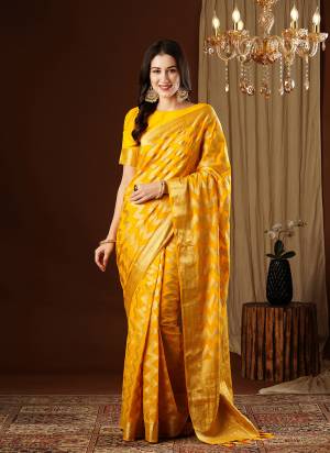 Grab These Party Wear Saree in Fine Colored Pair With Blouse.These Saree and Blouse Are Fabricated On Georgette.Its Beautified With Woven Jacquard Jari Lahariya Designer.