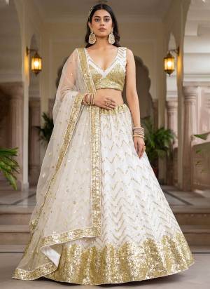 For A Fancy Designer Look,Grab These Lehenga Choli With Dupatta in Fine Colored.These Lehenga And Choli Are Net And Dupatta Are Fabricated On Net Pair.Its Beautified With Fancy Jari, Sequance Embroidery Work. 