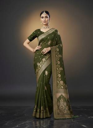 Looking These Party Wear Saree in Fine Colored Pair With Blouse.These Saree and Blouse Are Fabricated On Crepe Silk.Its Beautified With Woven Jari Designer.