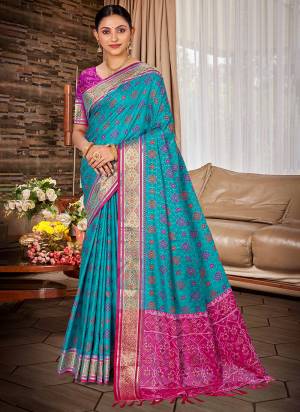 Attractie These Fastive And Party Wear Saree in Fine Colored.These Saree And Blouse is Fabricated On Patola Silk.Its Beautified With Woven Designer.