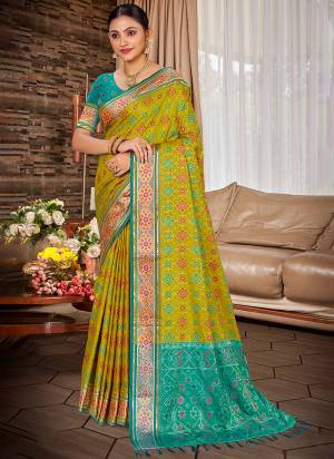 Attractie These Fastive And Party Wear Saree in Fine Colored.These Saree And Blouse is Fabricated On Patola Silk.Its Beautified With Woven Designer.