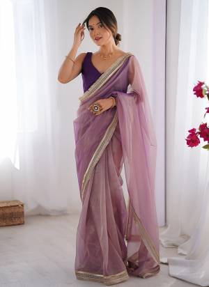 Attractive These Party Wear Saree in Fine Colored.These Saree Are Daul Shade Gold Net And Blouse is Mono Banglori Fabricated.Its Beautified With Designer Codding Embroidery Work Lace Border.