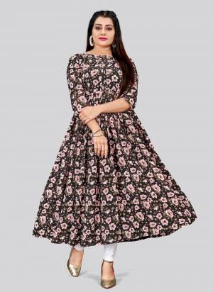 Grab These Beautiful Looking Readymade Kurti.These Kurti is Fabricated On Georgette.Its Beautified With Designer Printed.