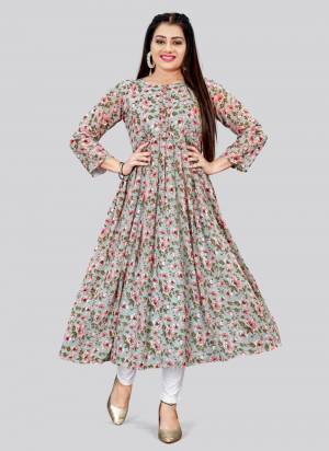Grab These Beautiful Looking Readymade Kurti.These Kurti is Fabricated On Georgette.Its Beautified With Designer Printed.