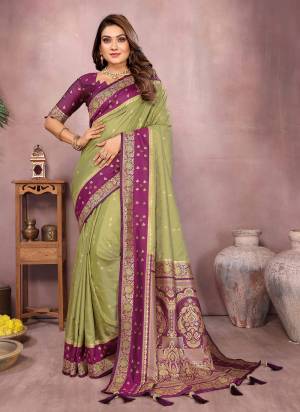 Attractive These Festive Party Wear Saree in Fine Colored.These Saree And Blouse is Fabricated On Handloom Kalamkari Silk.Its Beautified With Weaving Jacquard Designer.