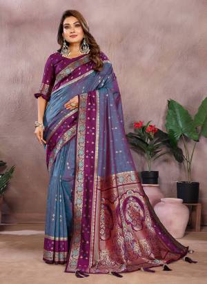 Attractive These Festive Party Wear Saree in Fine Colored.These Saree And Blouse is Fabricated On Handloom Kalamkari Silk.Its Beautified With Weaving Jacquard Designer.