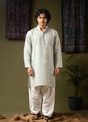 For A festive And Party Wear,Attractive These Readymade Kurta With Payjama in Fine Colored.These Kurta is Fabricated On Silk Blend And Art Silk Bottom With Designer Embroidery Work.Buy Now.