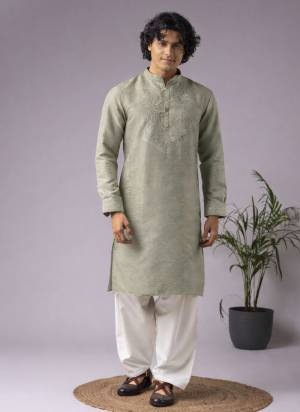 For A festive And Party Wear,Attractive These Readymade Kurta With Payjama in Fine Colored.These Kurta is Fabricated On Viscose And Art Silk Bottom With Designer Woven, Embroidery Work.Buy Now.