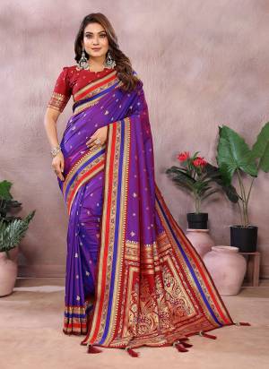 Attractive These Festive Party Wear Saree in Fine Colored.These Saree And Blouse is Fabricated On Handloom Silk.Its Beautified With Weaving Jari Designer.