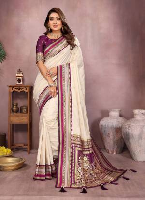 Attractive These Festive Party Wear Saree in Fine Colored.These Saree And Blouse is Fabricated On Handloom Silk.Its Beautified With Weaving Jari Designer.