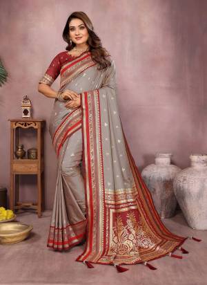 Attractive These Festive Party Wear Saree in Fine Colored.These Saree And Blouse is Fabricated On Handloom Silk.Its Beautified With Weaving Jari Designer.