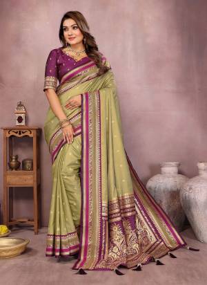 Attractive These Festive Party Wear Saree in Fine Colored.These Saree And Blouse is Fabricated On Handloom Silk.Its Beautified With Weaving Jari Designer.