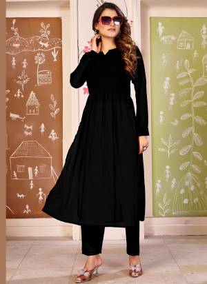 Looking These Beautiful Looking Readymade Nayra Style Kurti.These Kurti is Fabricated On Georgette.Its Beautified With Solid Designer.