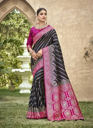 Attractive These Party Wear Saree in Fine Colored.These Saree And Blouse is Fabricated On Banarasi Silk.Its Beautified With Weaving Jari Designer.