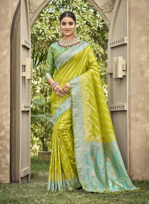 Attractive These Party Wear Saree in Fine Colored.These Saree And Blouse is Fabricated On Banarasi Silk.Its Beautified With Weaving Jari Designer.