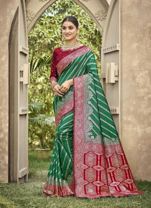 Attractive These Party Wear Saree in Fine Colored.These Saree And Blouse is Fabricated On Banarasi Silk.Its Beautified With Weaving Jari Designer.