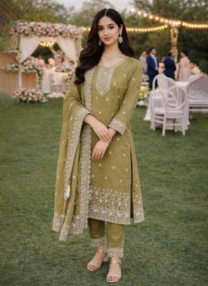 Garb These Designer Suit in Fine Colored Pair With Bottom And Dupatta.These Top Are Gold Crush And Dupatta Are Fabricated On Gold Crush Pair With Gold Crush Bottom.Its Beautified With Designer Embroidery Work.