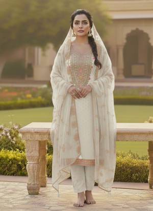 Looking These Disigner Suit in Fine Colored Pair With Bottom And Dupatta.These Top Are Chanderi Butti And Dupatta Are Fabricated On Organza Pair With Santoon Bottom.Its Beautified With Woven Designer With Embroidery Work.