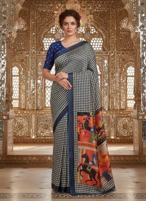 Attractive These Fastive And Party Wear Saree in Fine Colored.These Saree And Blouse is Fabricated On Crepe Silk.Its Beautified With Designer Digital Printed.
