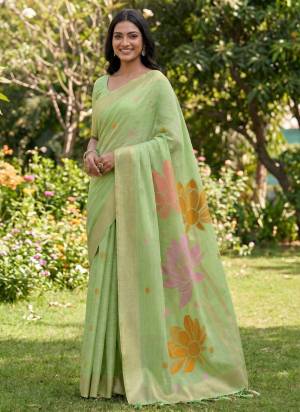 Garb These Fastive And Party Wear Saree in Fine Colored.These Saree And Blouse is Fabricated On Linen Cotton.Its Beautified With Heavy Woven Resham Designer.