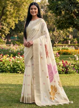 Garb These Fastive And Party Wear Saree in Fine Colored.These Saree And Blouse is Fabricated On Linen Cotton.Its Beautified With Heavy Woven Resham Designer.