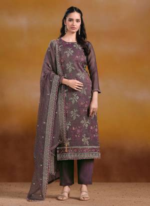 Attractive These Party Wear Salwar Suit in Fine Colored Pair With Bottom And Dupatta.These Top And Dupatta Are Fabricated On Gold Crinkle Organza Chiffon Pair With Santoon Bottom.Its Beautified With Designer Embroidery With Zarkan Work.