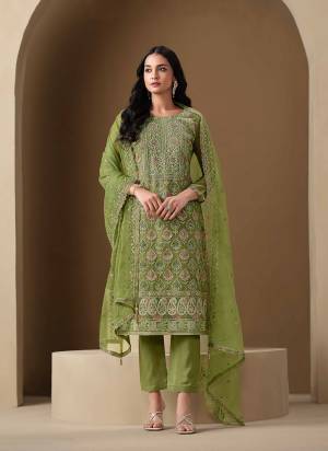 For A Fancy Designer Look,Grab These Lehenga Choli With 2 Dupatta in Fine Colored.These Lehenga And Choli Are Silk And Dupatta Are Fabricated On Net Pair.Its Beautified With Fancy Sequance,Golden Dori,Thread,Chappat Jari Embroidery,Diamond Work. 