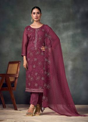 Looking These Party Wear Salwar Suit in Fine Colored Pair With Bottom And Dupatta.These Top And Dupatta Are Fabricated On Crinkle Chiffon Pair With Santoon Bottom.Its Beautified With Designer Thread Embroidery With Swarovski Work.
